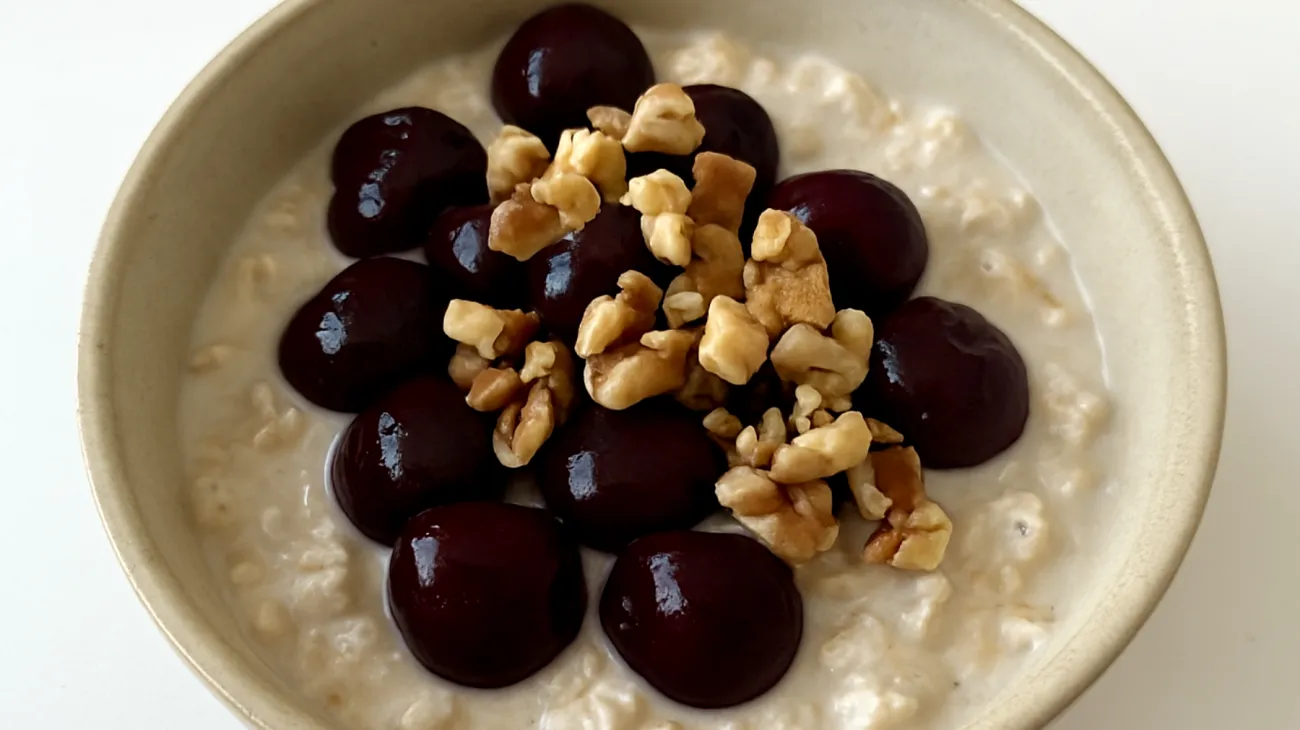 Overnight Oats mit Tart Cherry (Sauerkirschen) und Walnüssen"