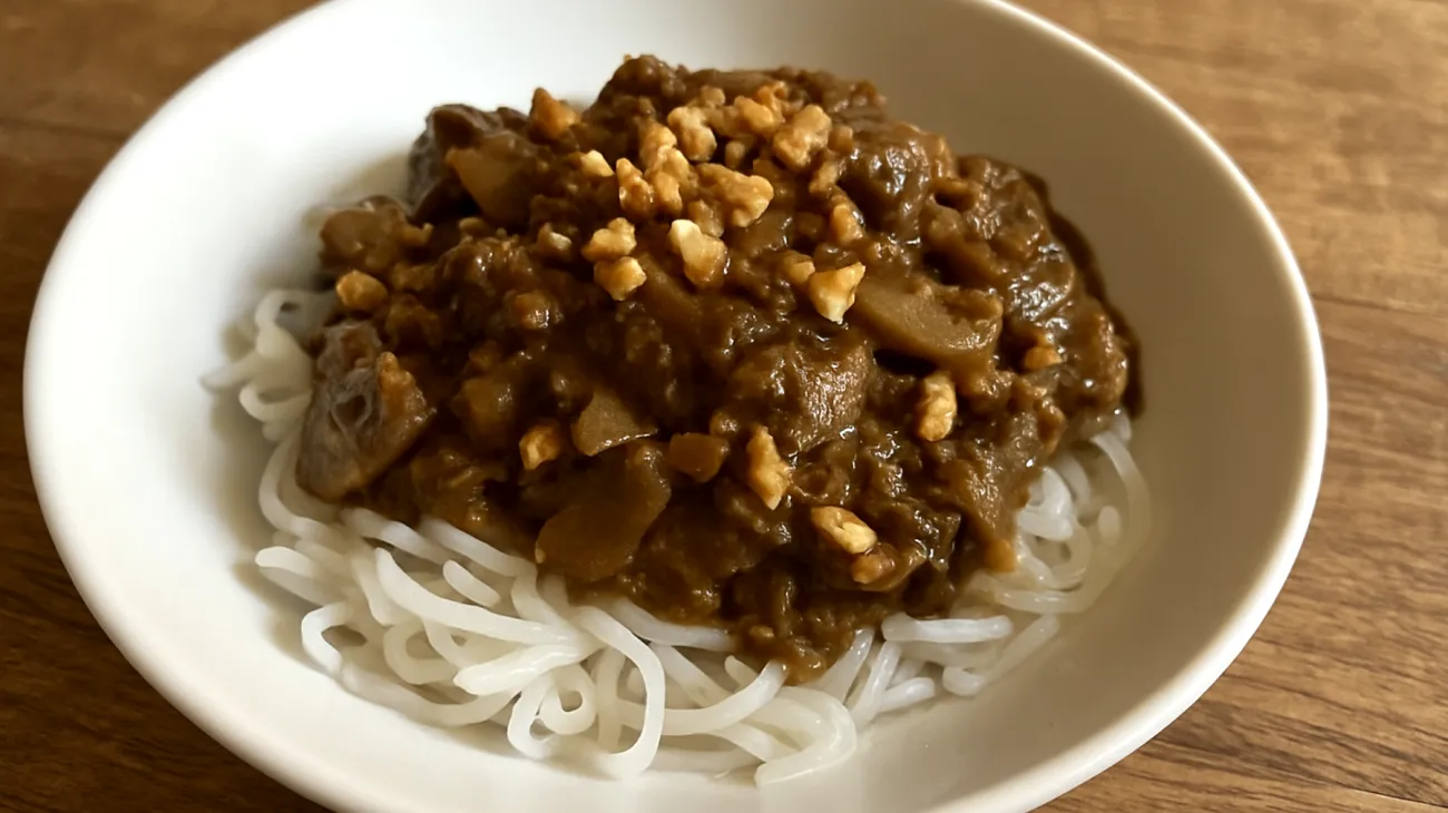 Shirataki-Nudeln mit Pilz-Walnuss-Ragout"